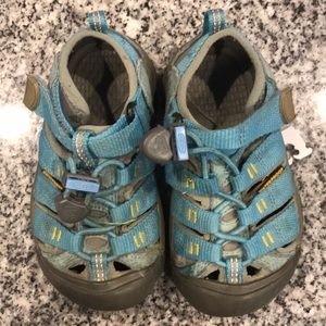 Keen shoes for kids size 8